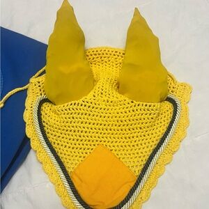 Yellow horses bonnet. Lovely with blue and white pipping❤️
